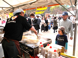 「横手やきそば」販売テント